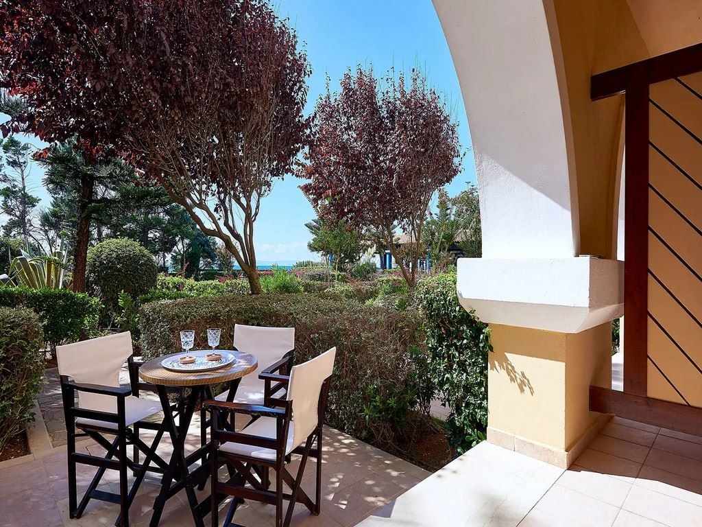 rooms-room-mainbuilding-double-gardenview-balcony-or-terrace