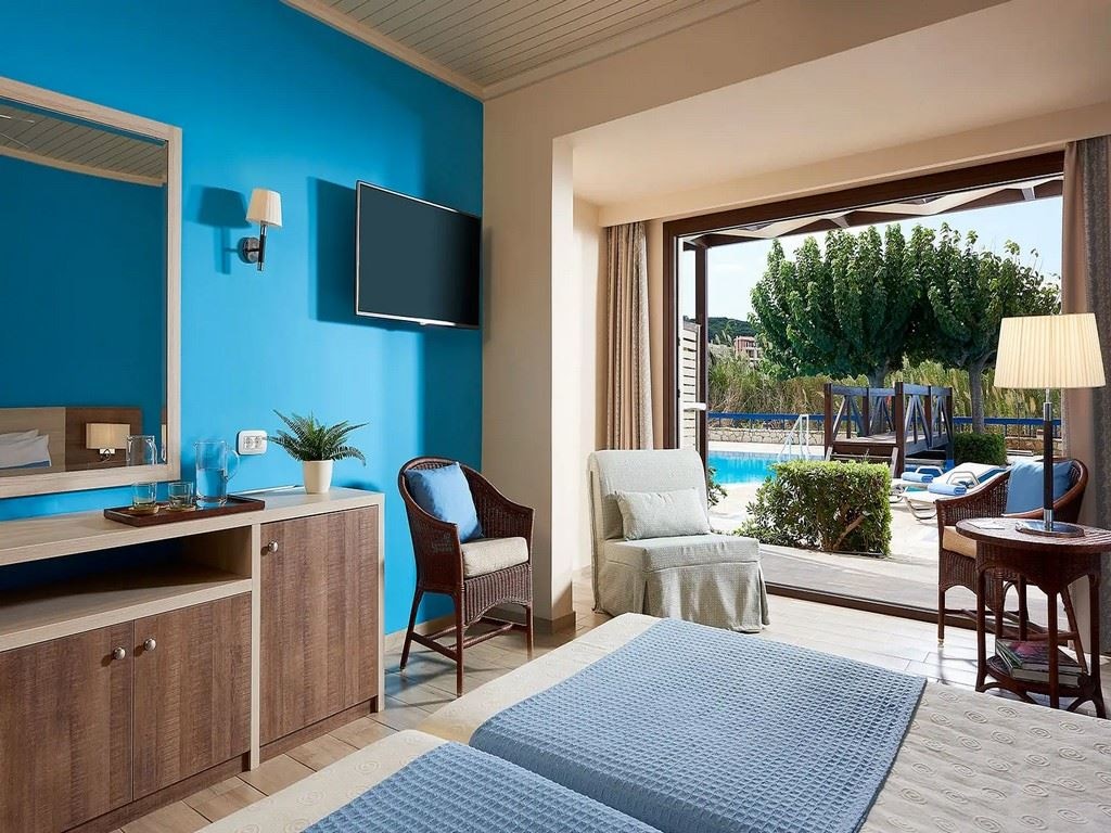 rooms-bungalow-double-seafront-swimup