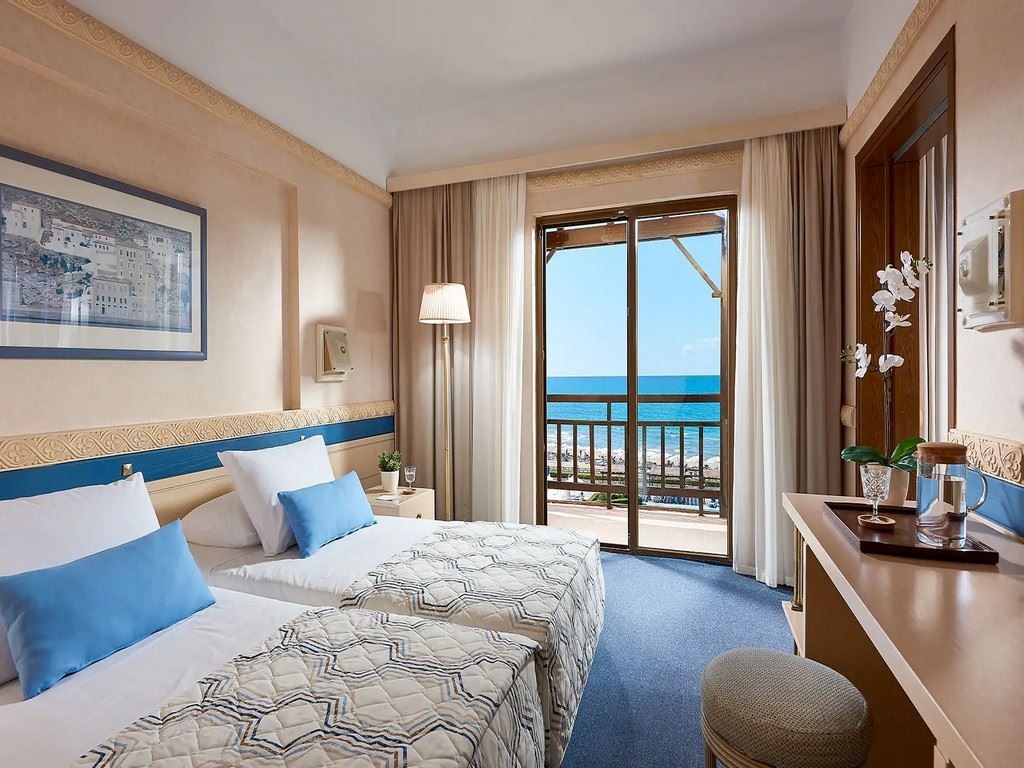 rooms-apartment-family-mainbuilding