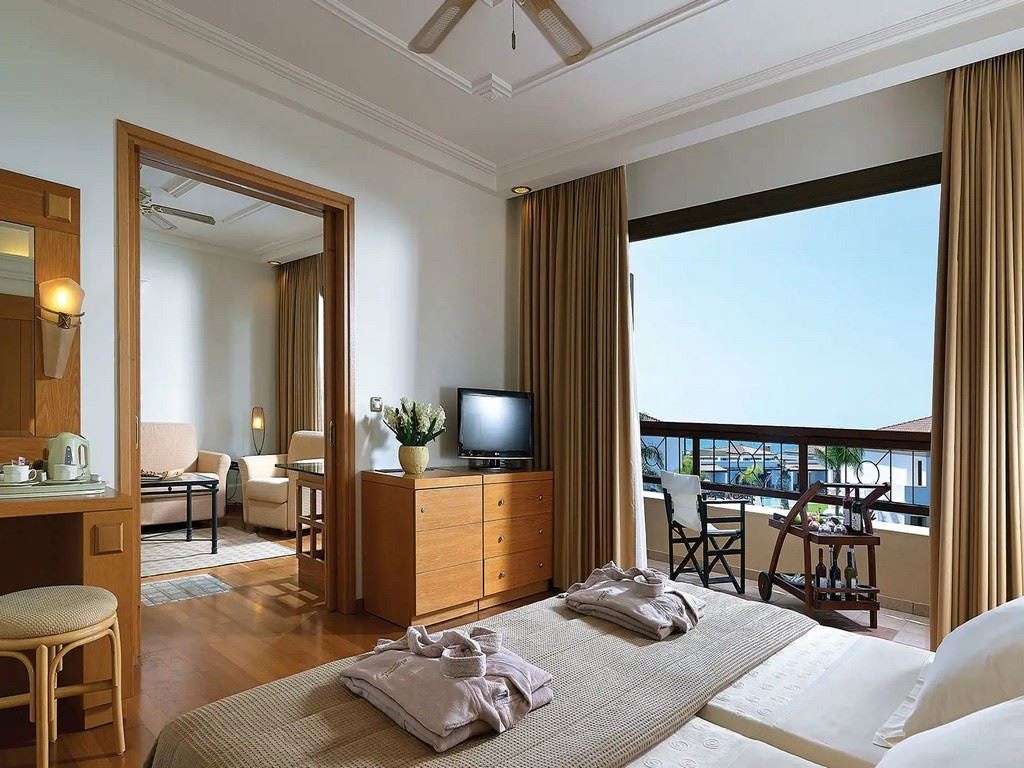 rooms-apartment-family-mainbuilding