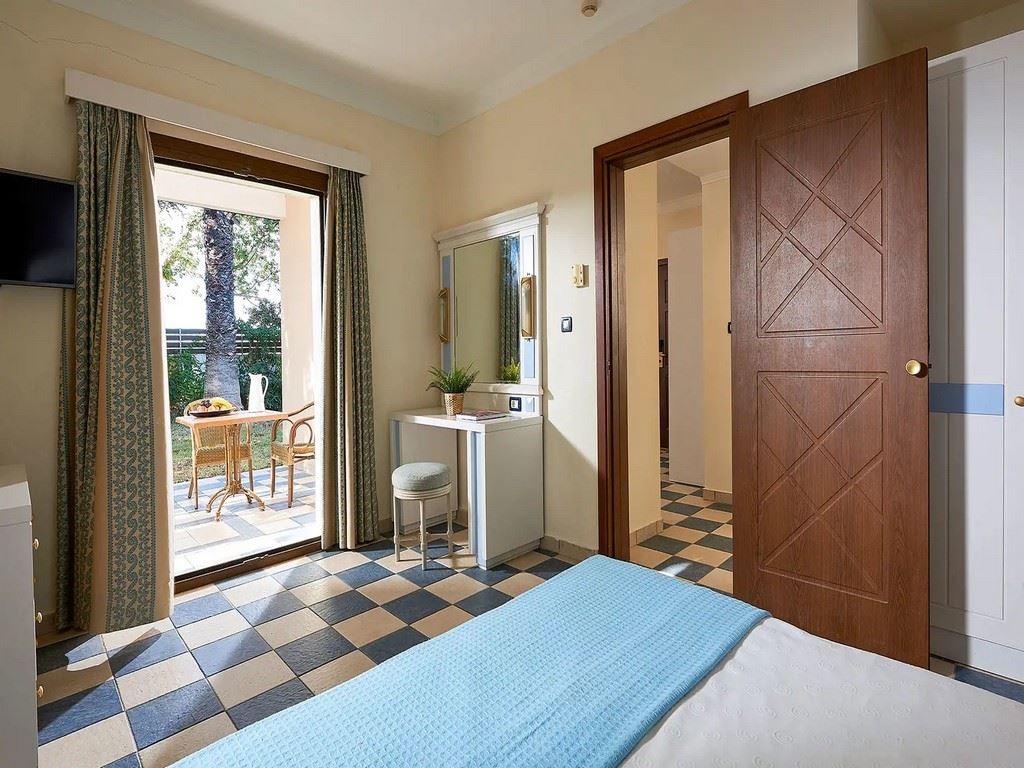 rooms-apartment-family-gardenview