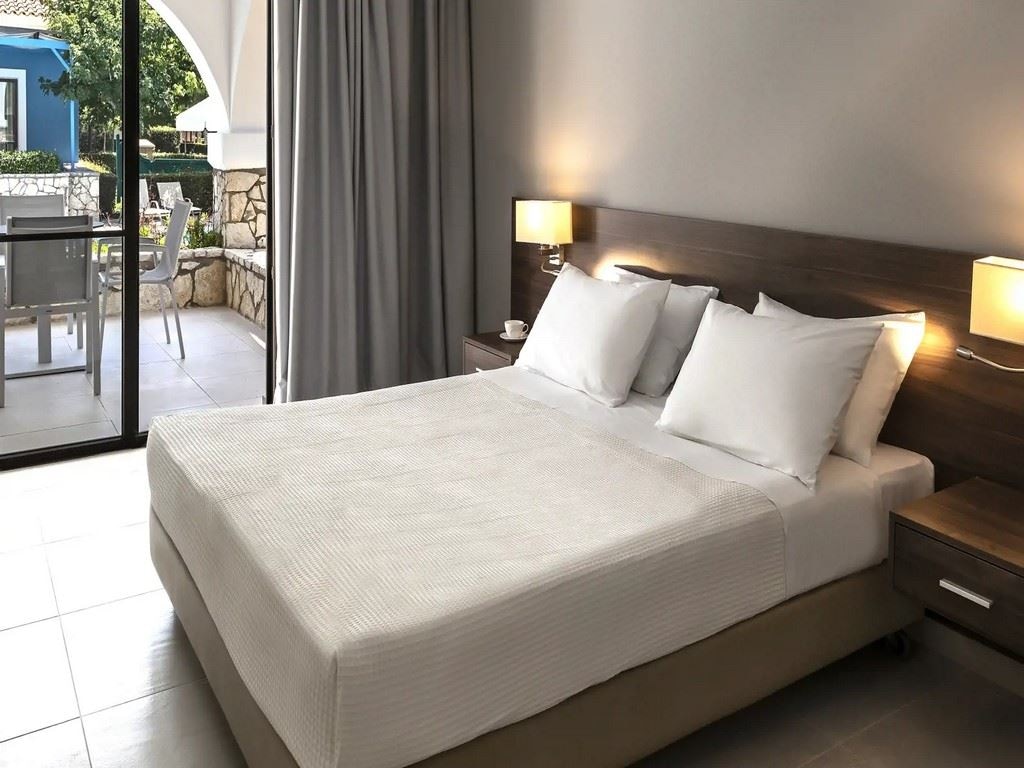 rooms-apartment-family-sharedpool