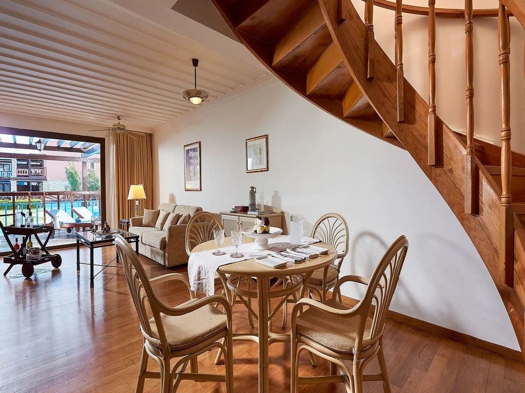rooms-maisonette-family-sharedpool