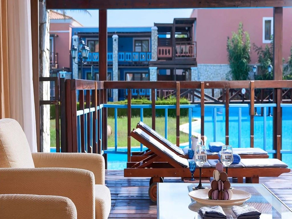 rooms-maisonette-family-sharedpool
