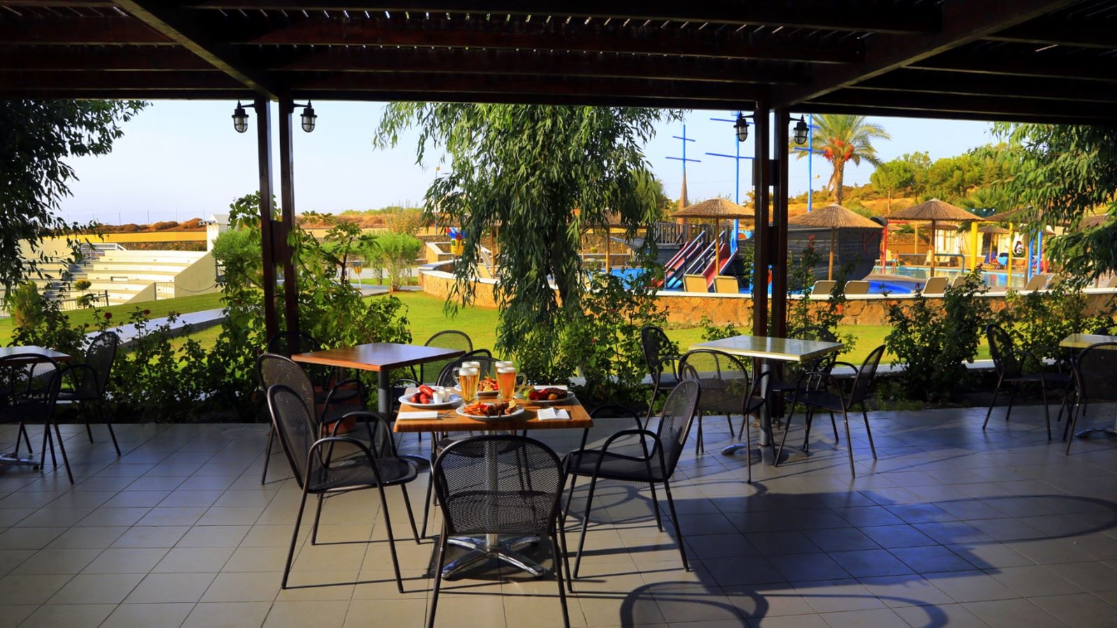 restaurants-pool-bar-grill