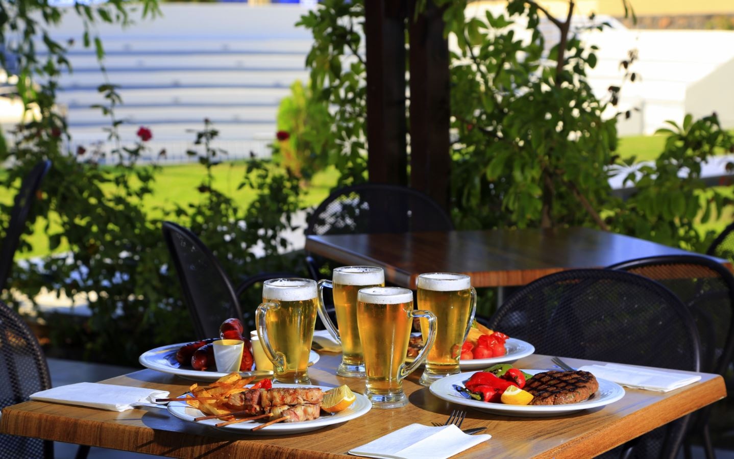 restaurants-pool-bar-grill