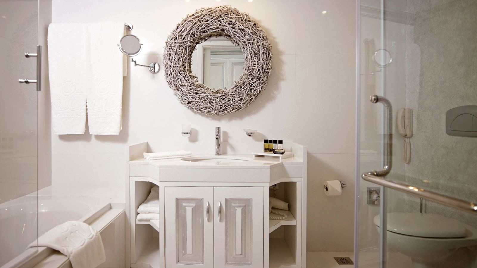 rooms-presidential-suite-sea-view-with-jacuzzi