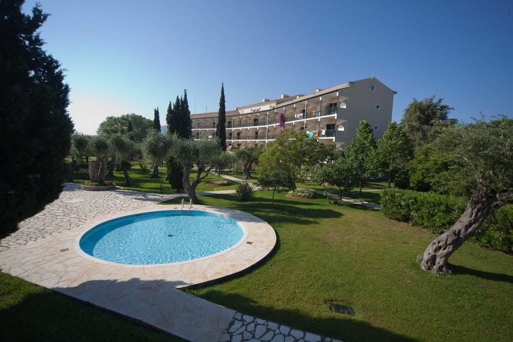 pools-outdoor-childrens-pool