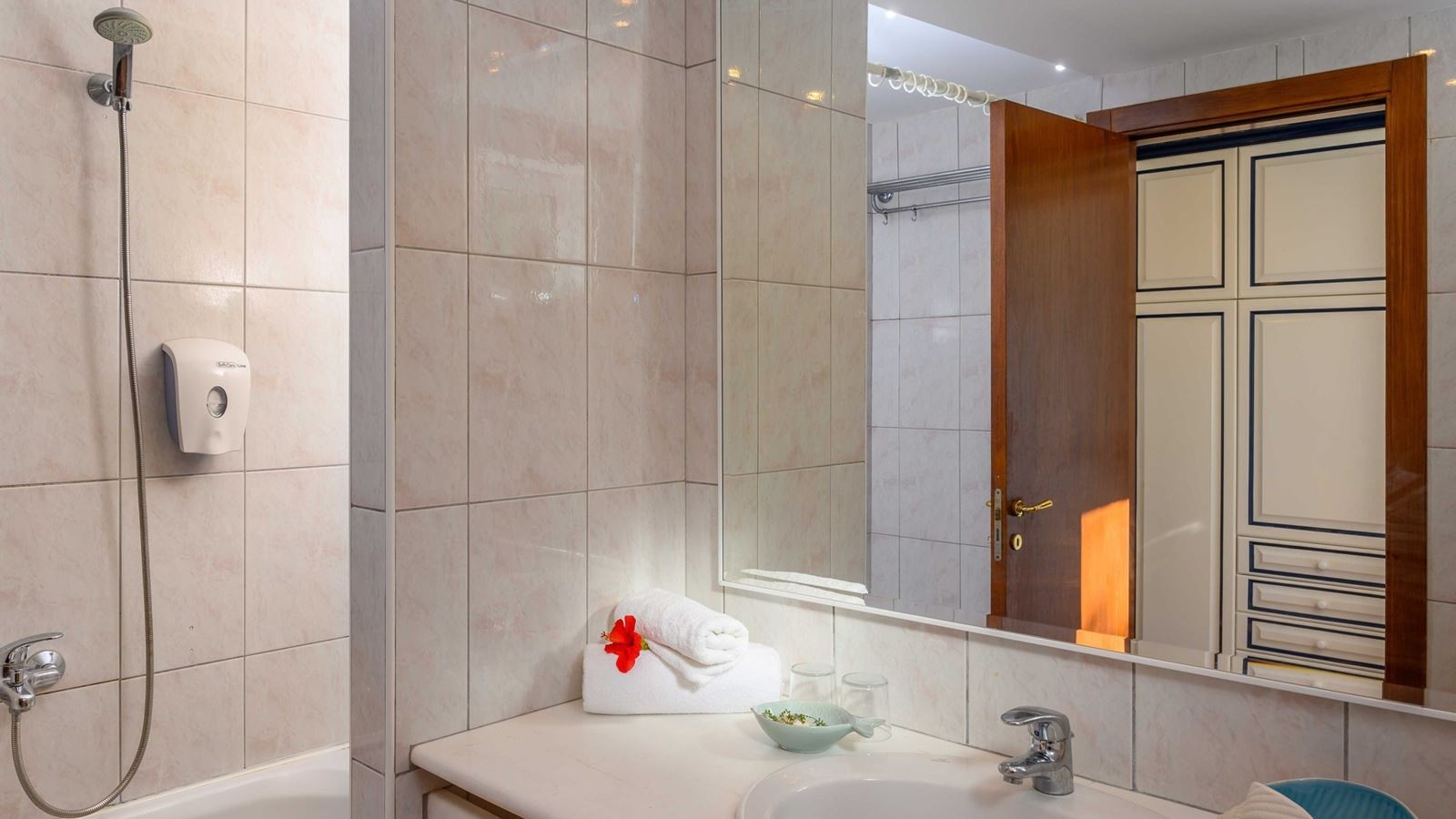 rooms-double-room-seaview-economy
