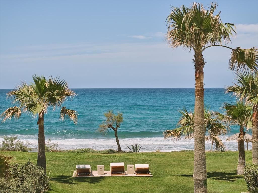 rooms-4-bedroom-beach-villa-seafront
