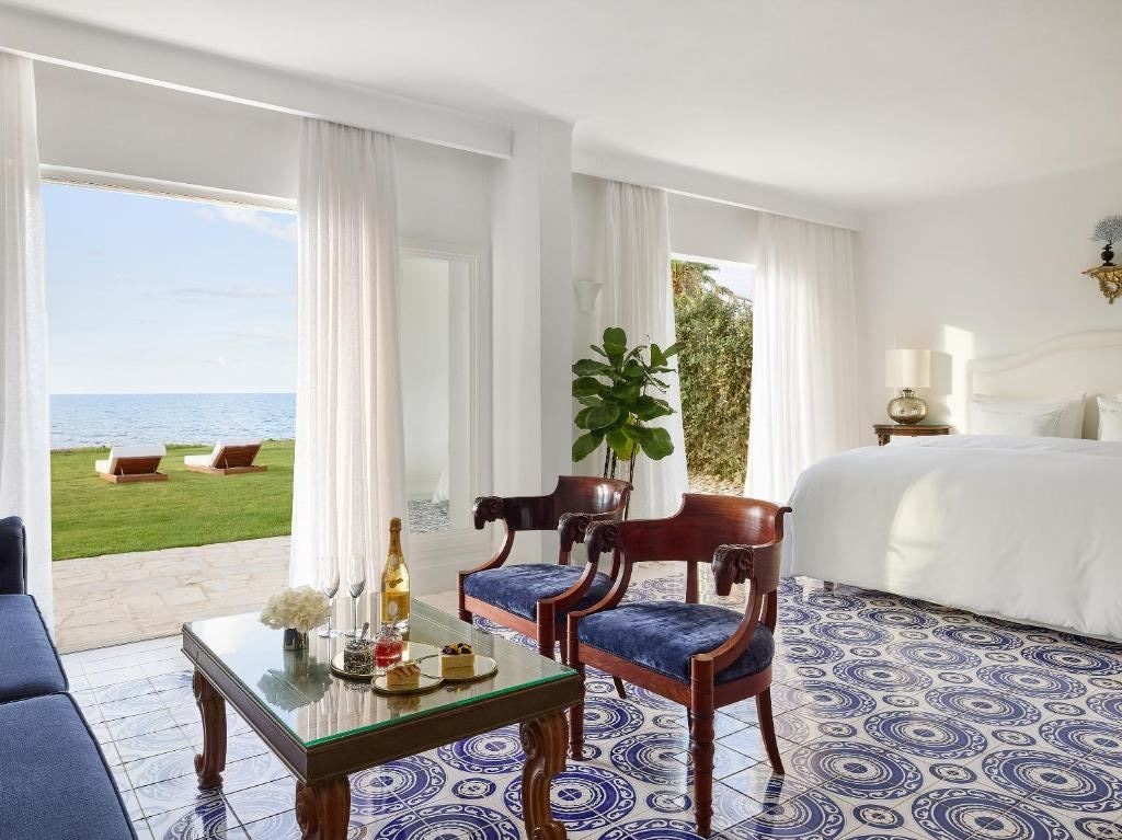rooms-3-bedroom-beach-villa-private-pool