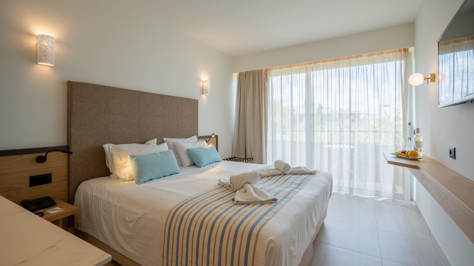 rooms-superior-room