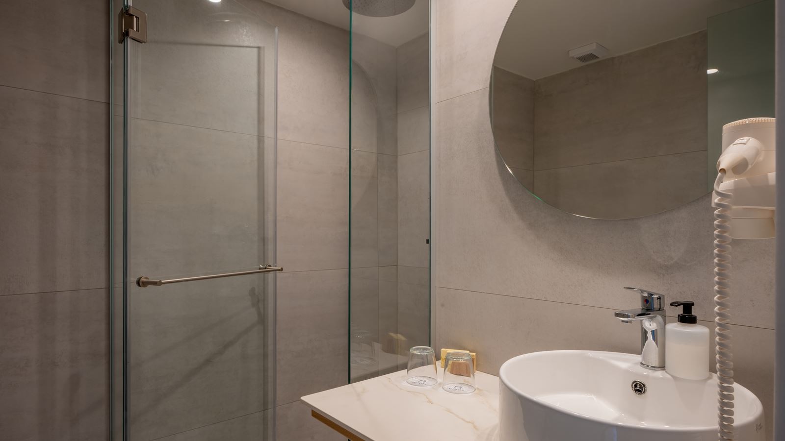 rooms-superior-room