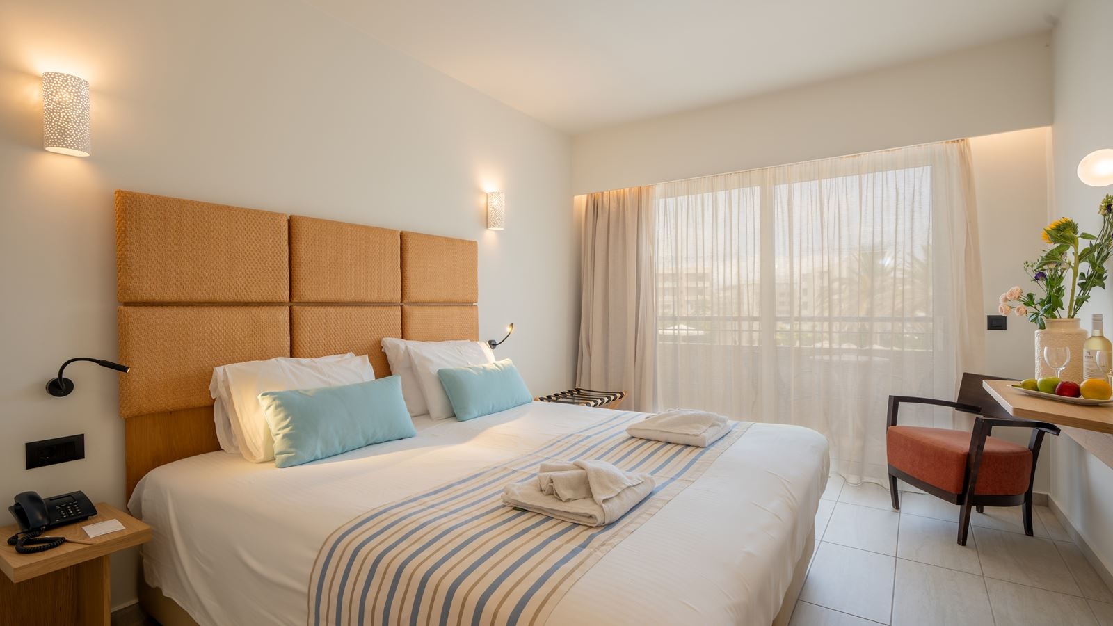 rooms-deluxe-room