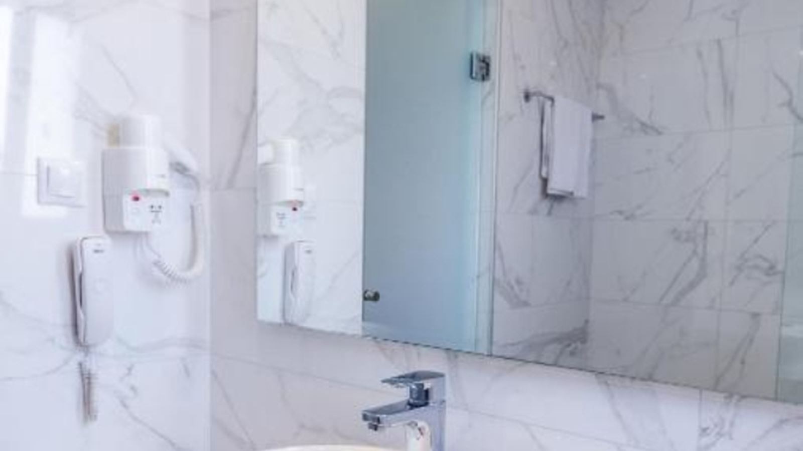 rooms-superior-room