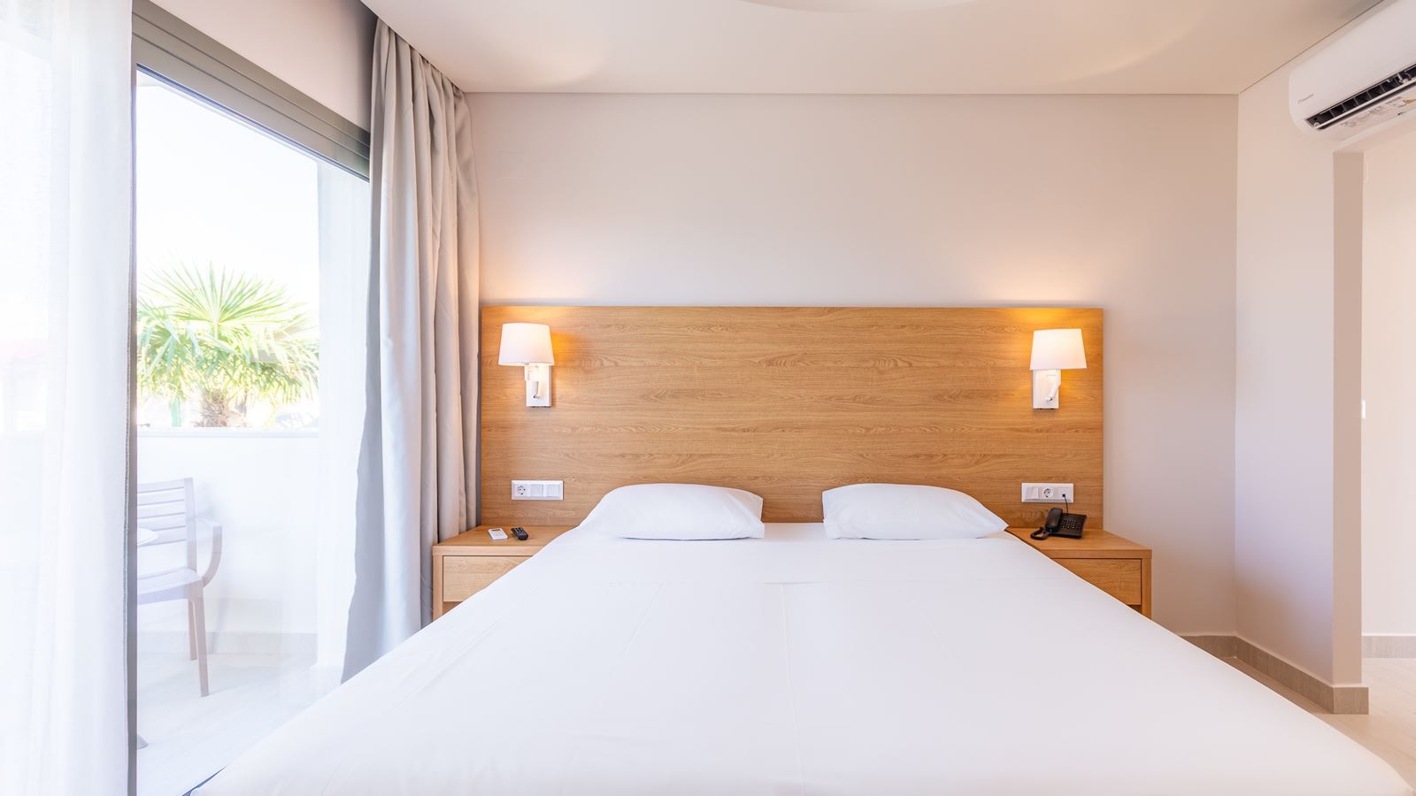 rooms-superior-room