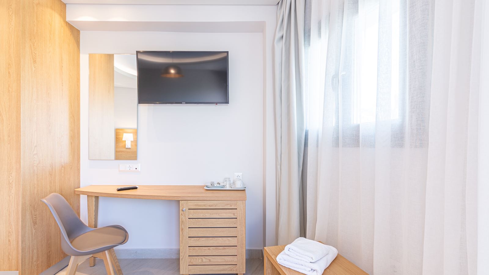 rooms-superior-room