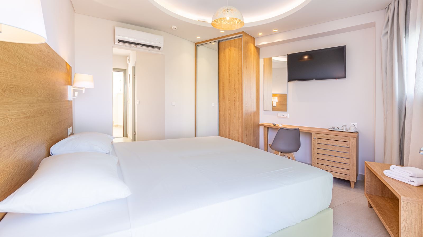rooms-superior-room