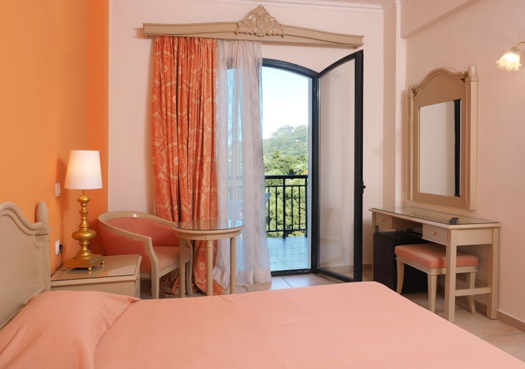 rooms-bungalow-pool-view
