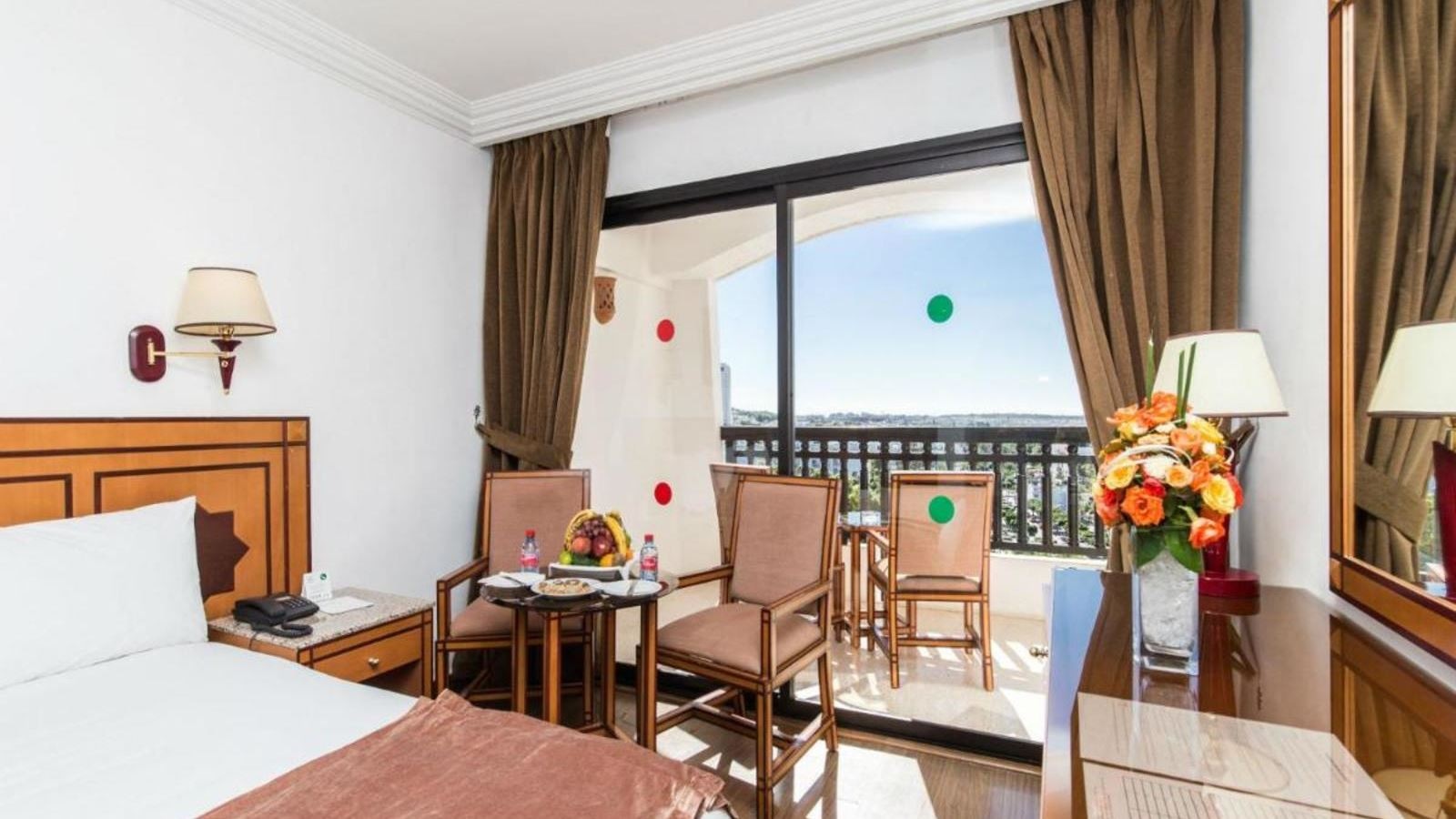 rooms-deluxe-room