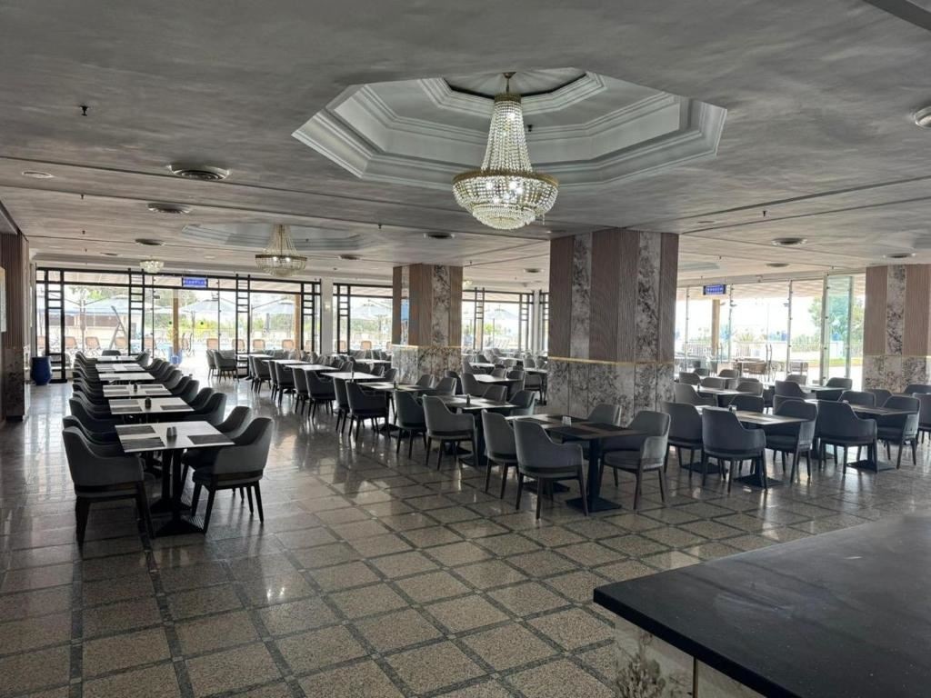 restaurants-restaurants