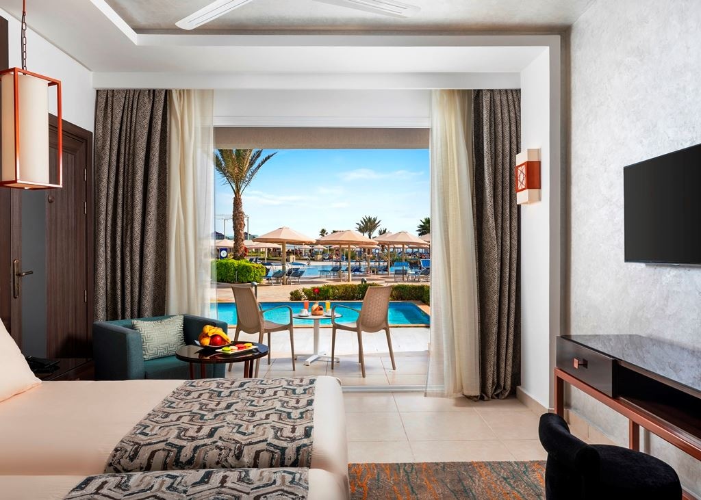 rooms-swim-up-room