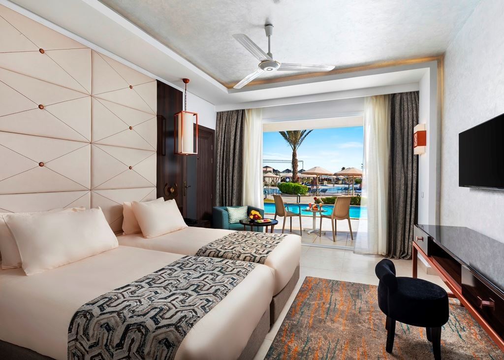 rooms-swim-up-room