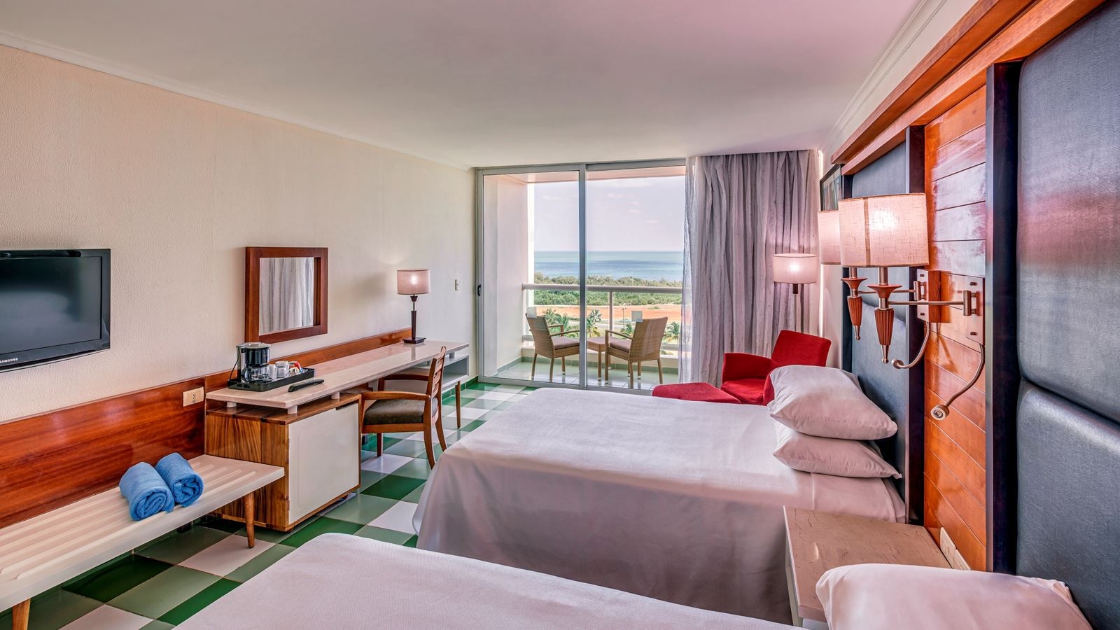rooms-superior-room