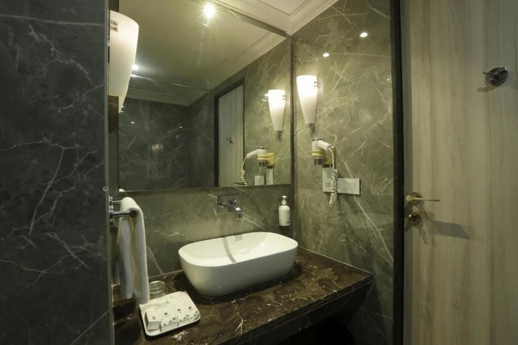 rooms-deluxe-room