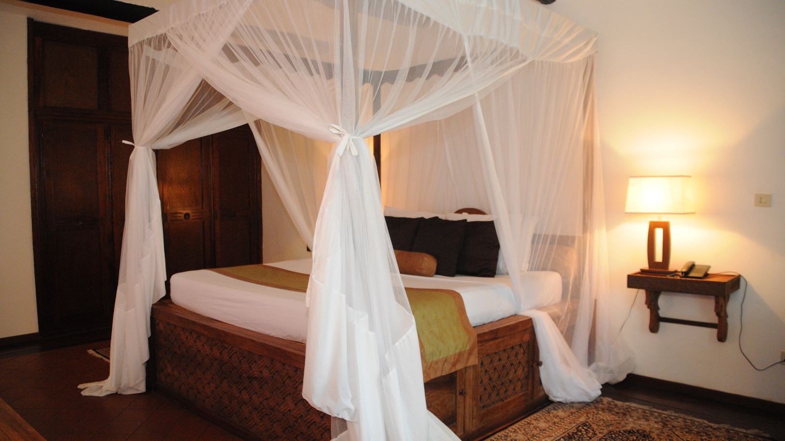 rooms-deluxe-suite