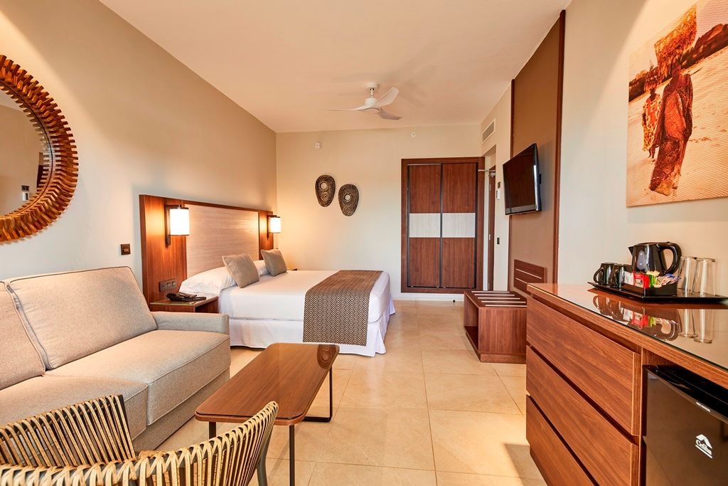 rooms-family-room