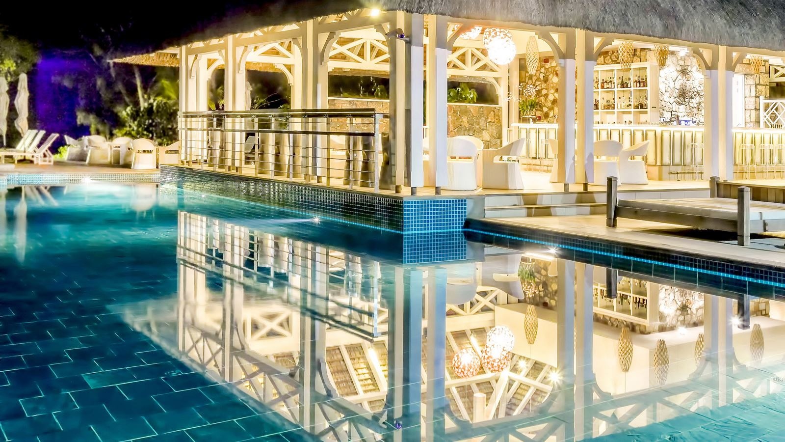bars-cyan-pool-bar