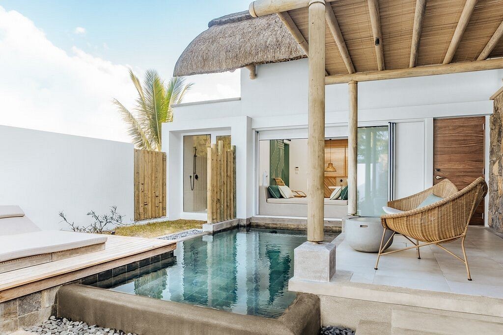rooms-room-couple-swim-up
