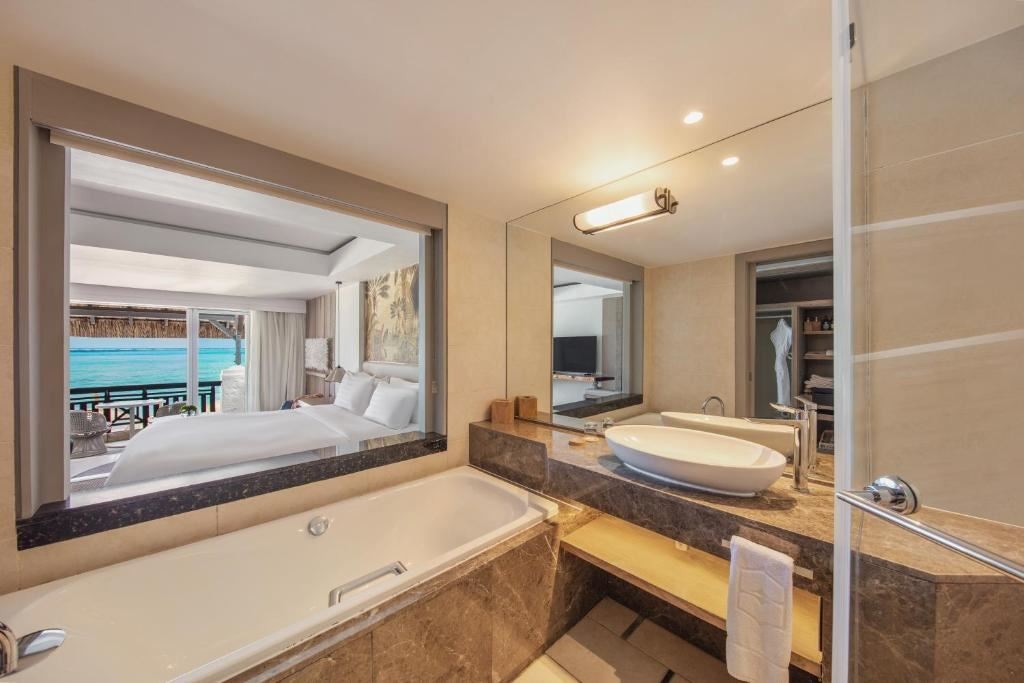 rooms-coral-deluxe-rooms-ocean-view