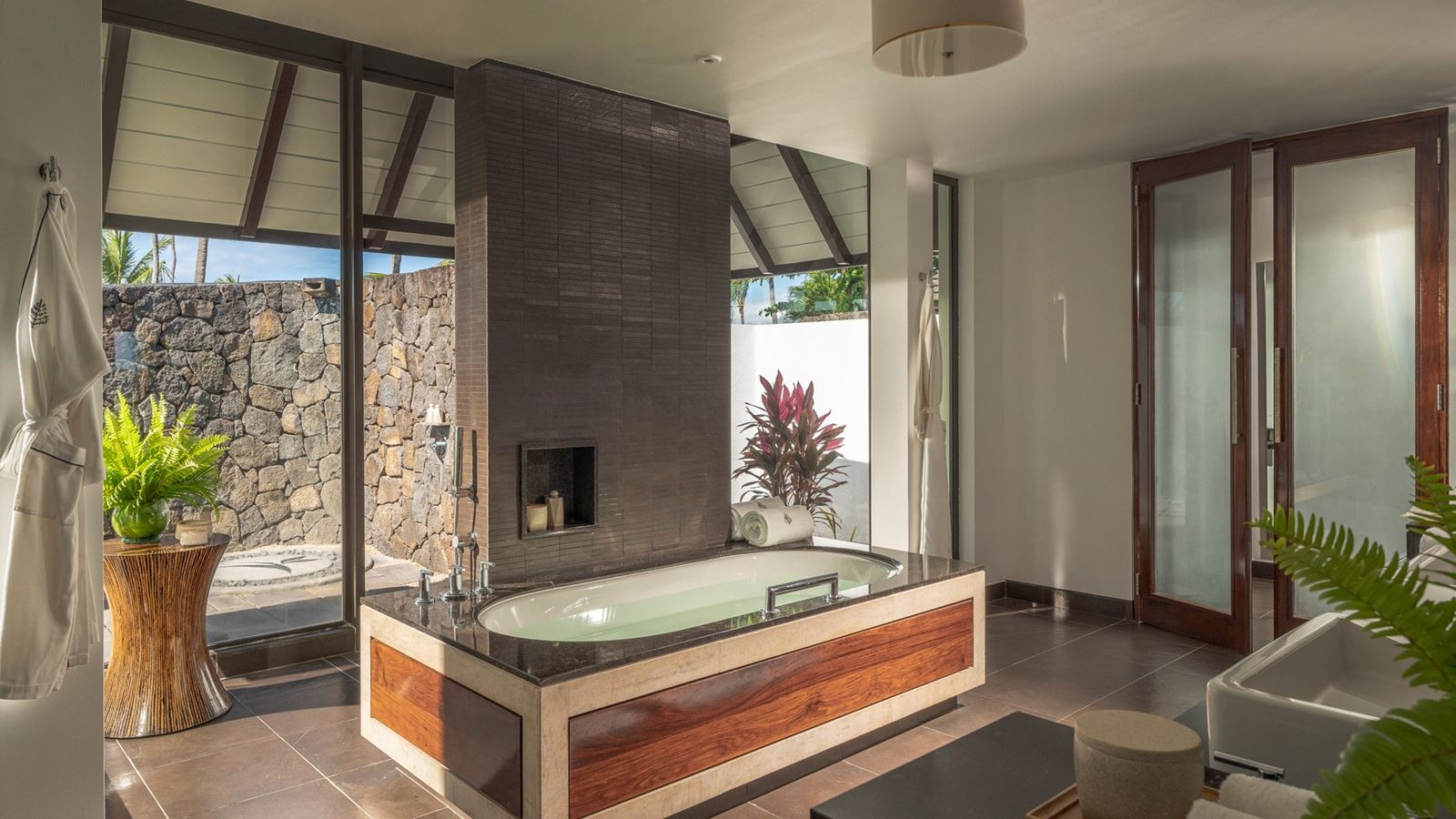 rooms-oceanfront-pool-villa