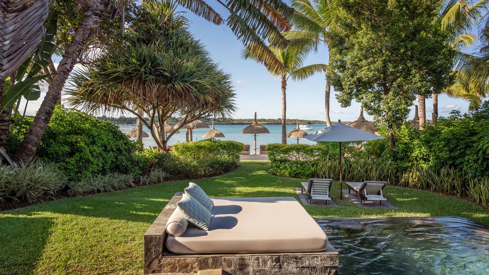 rooms-beach-view-pool-villa