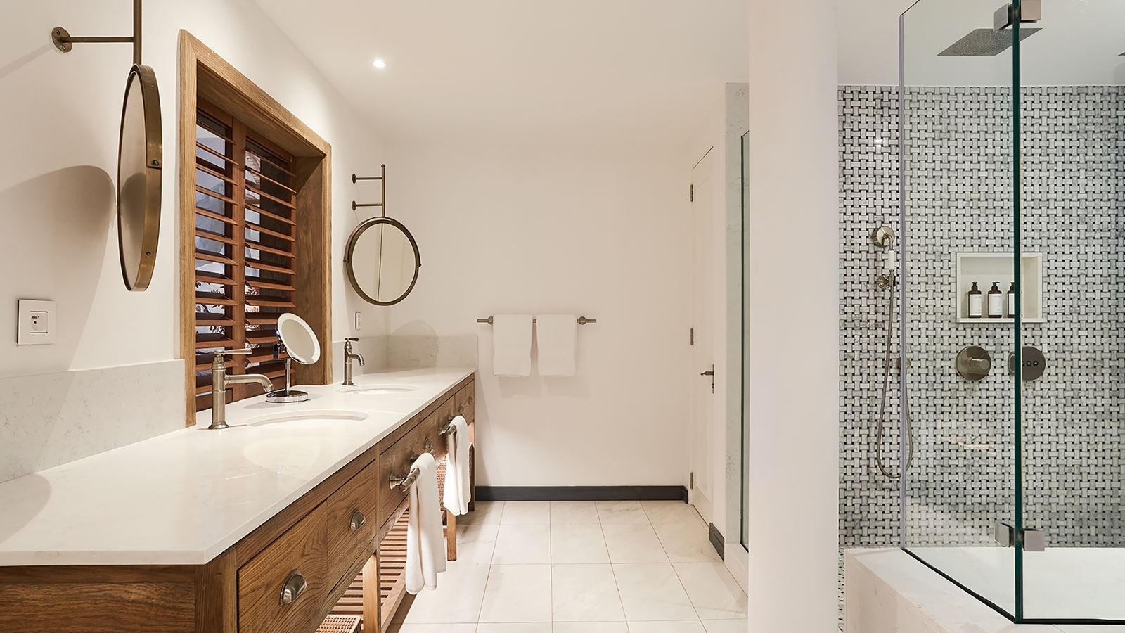 rooms-senior-suite