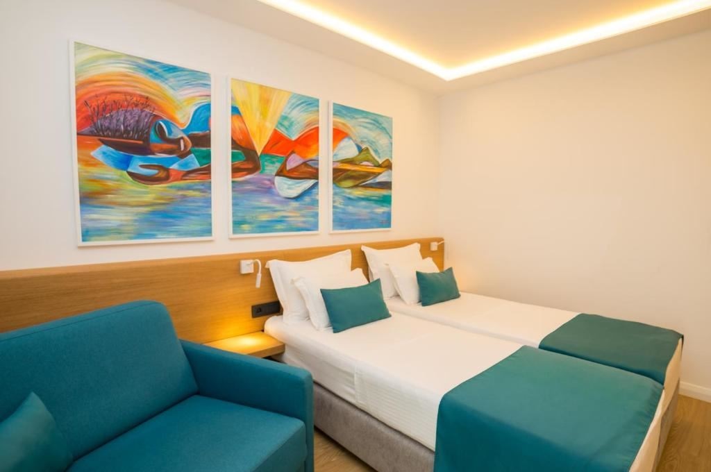 rooms-deluxe-room
