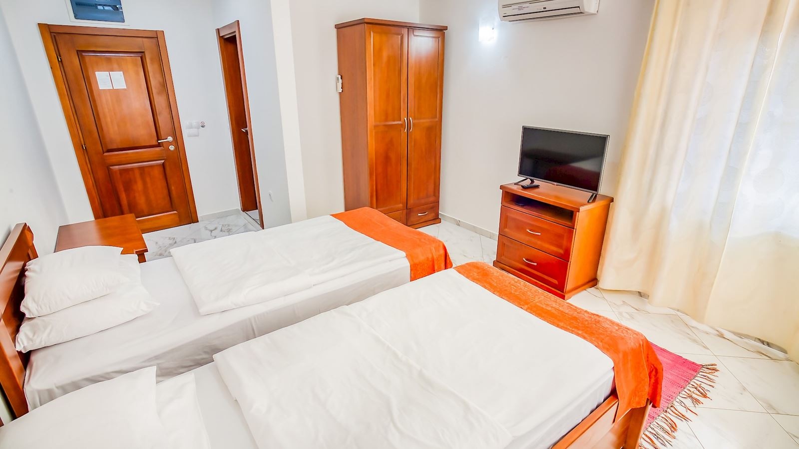 rooms-twin-room