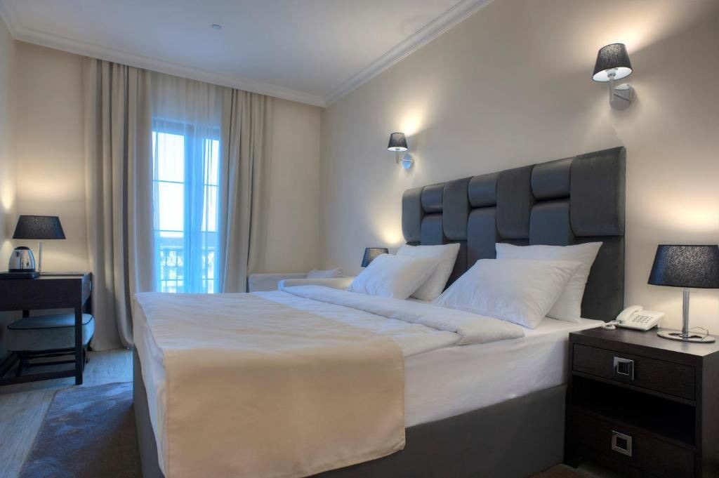 rooms-standard-double-room