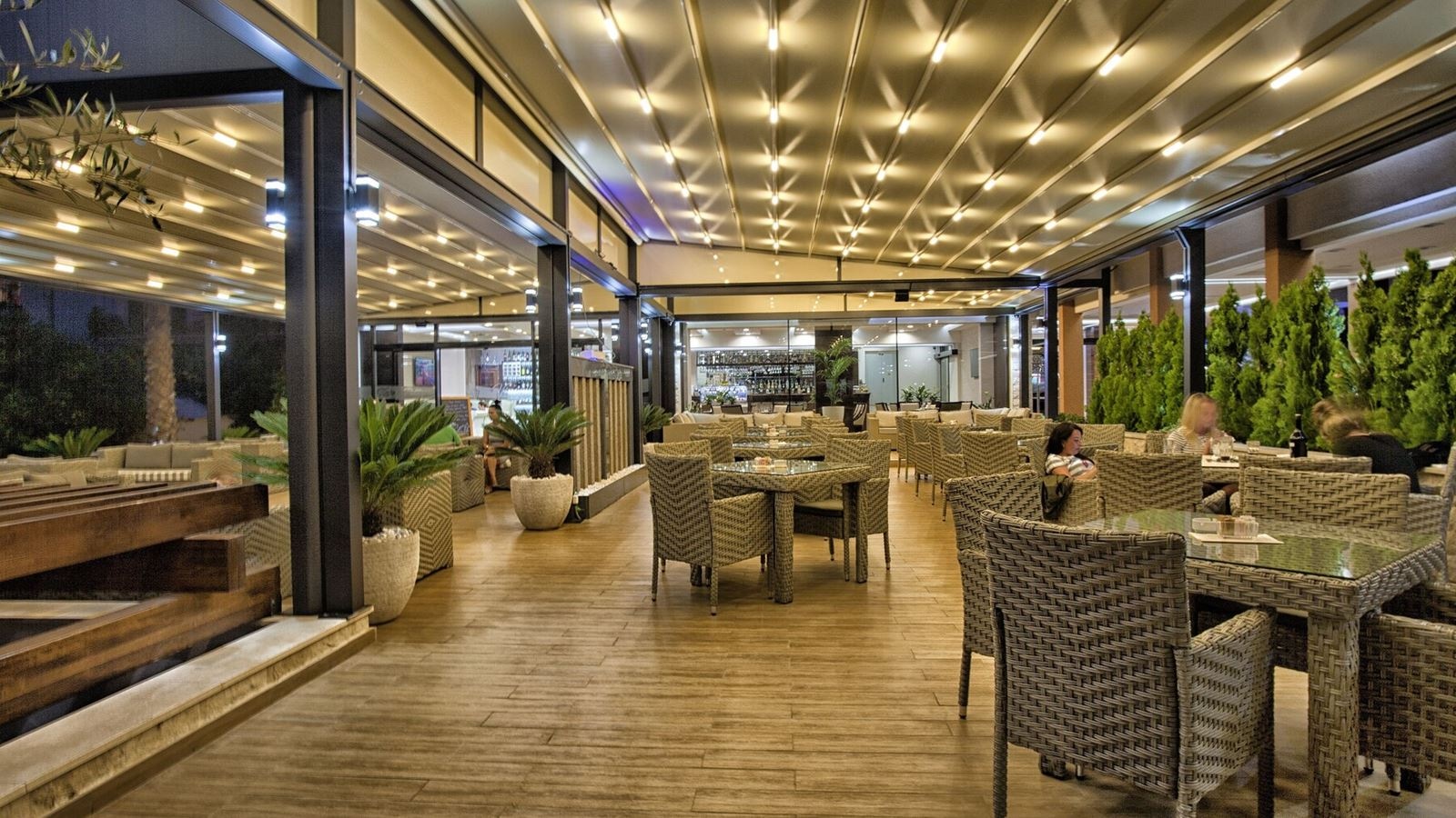 restaurants-restaurant