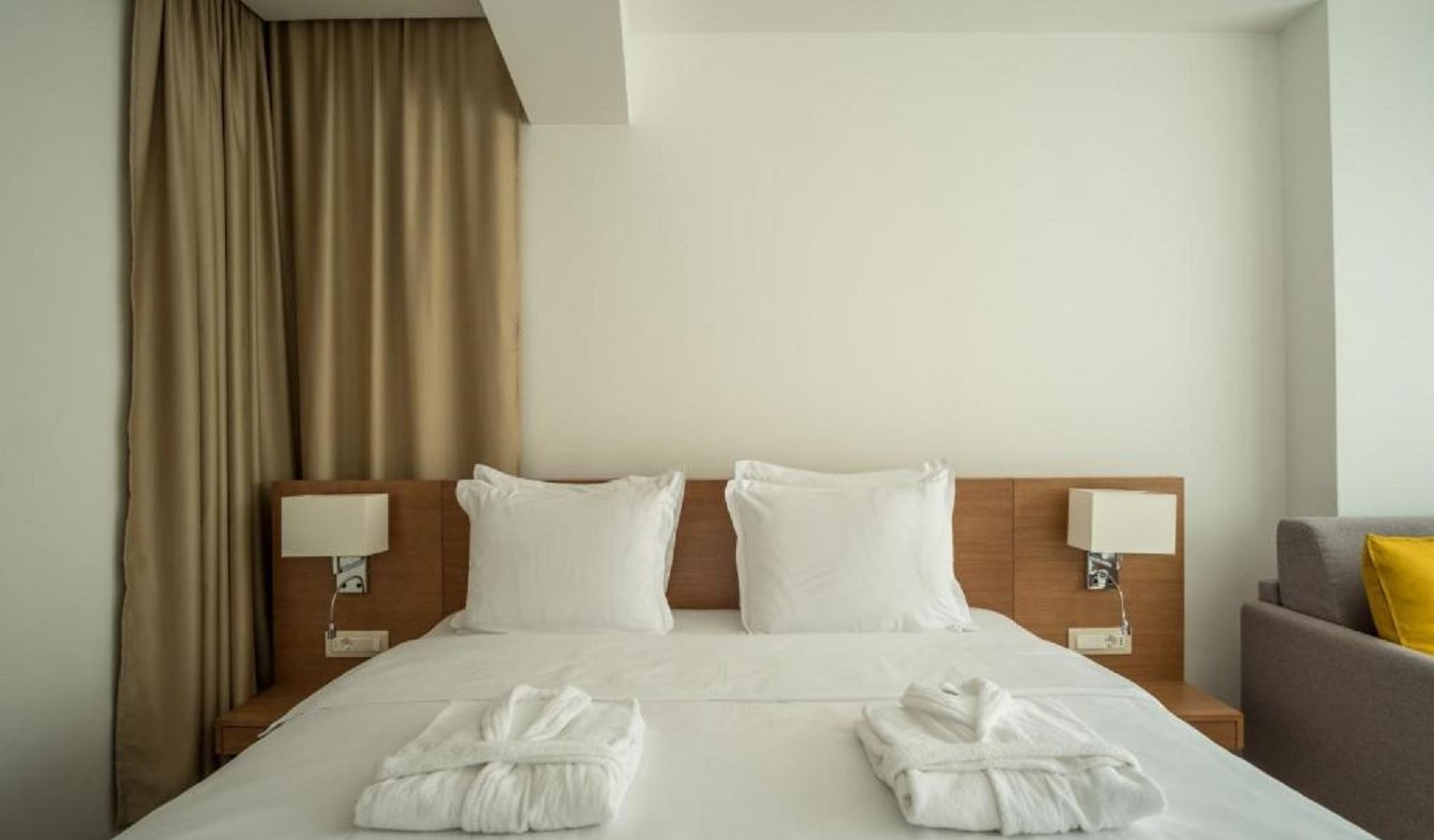 rooms-superior-room