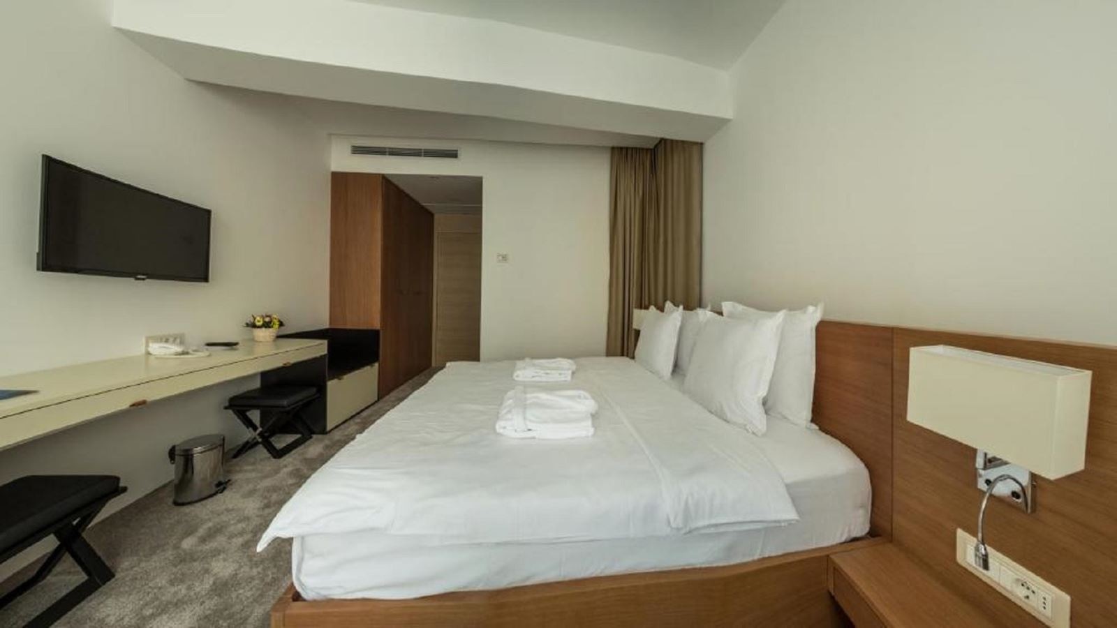 rooms-superior-room