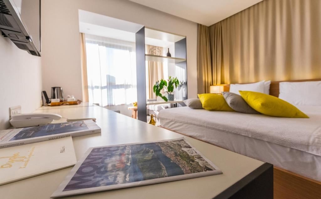 rooms-superior-room