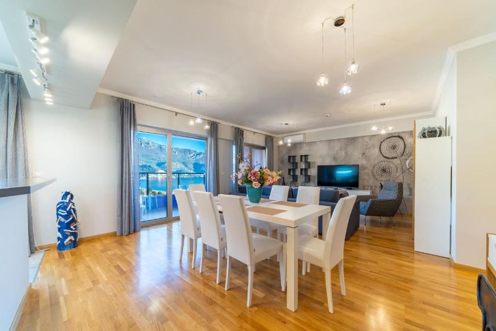 rooms-three-bedroom-suite-sea-view