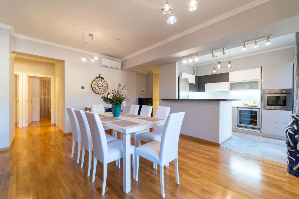 rooms-three-bedroom-suite-sea-view