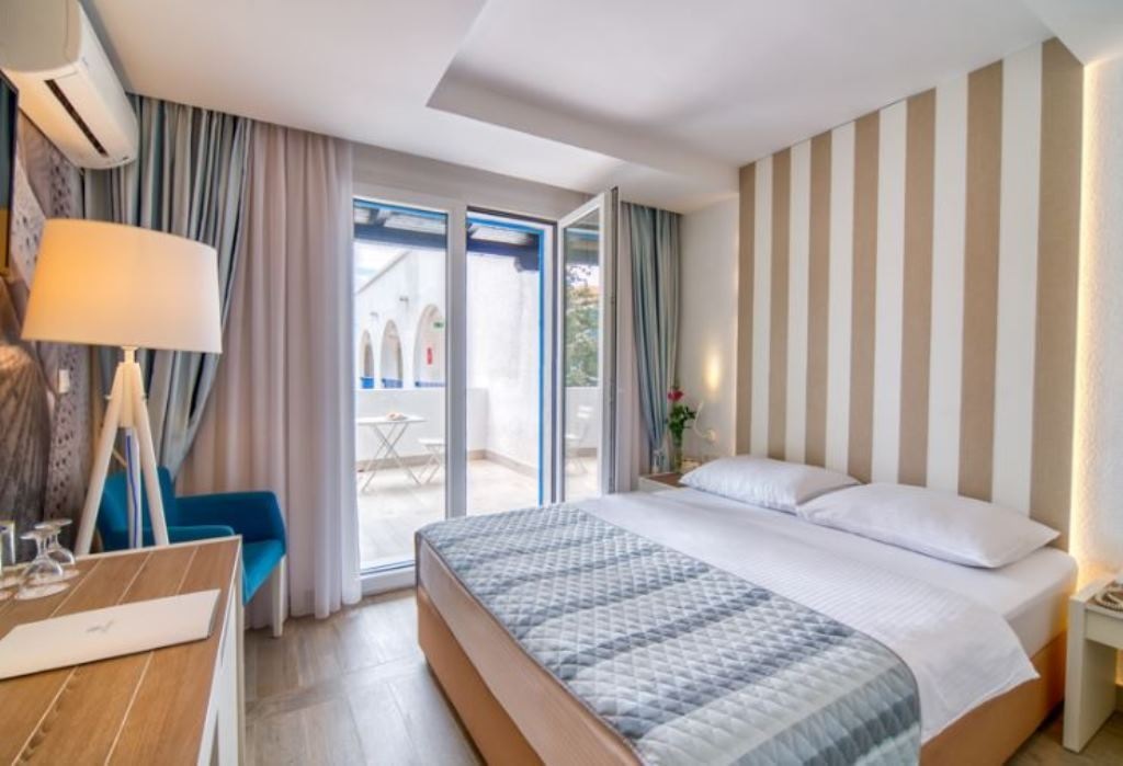 rooms-standard-room-with-balcony