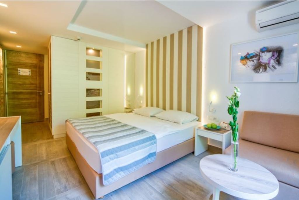 rooms-standard-room-extra-bed-with-balcony