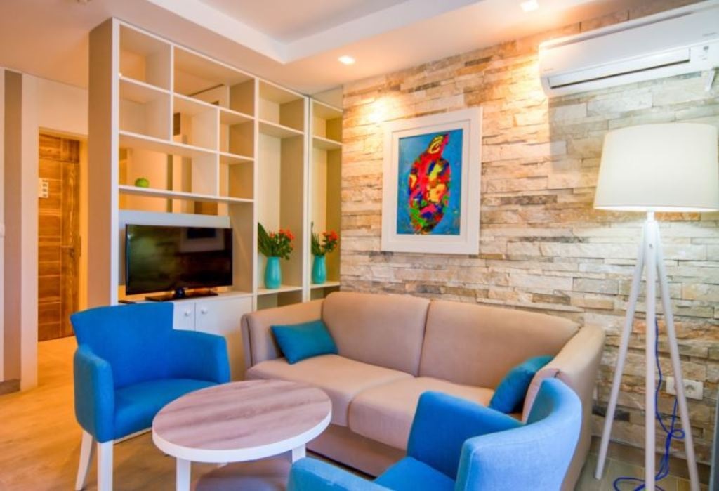 rooms-apartment-with-balcony
