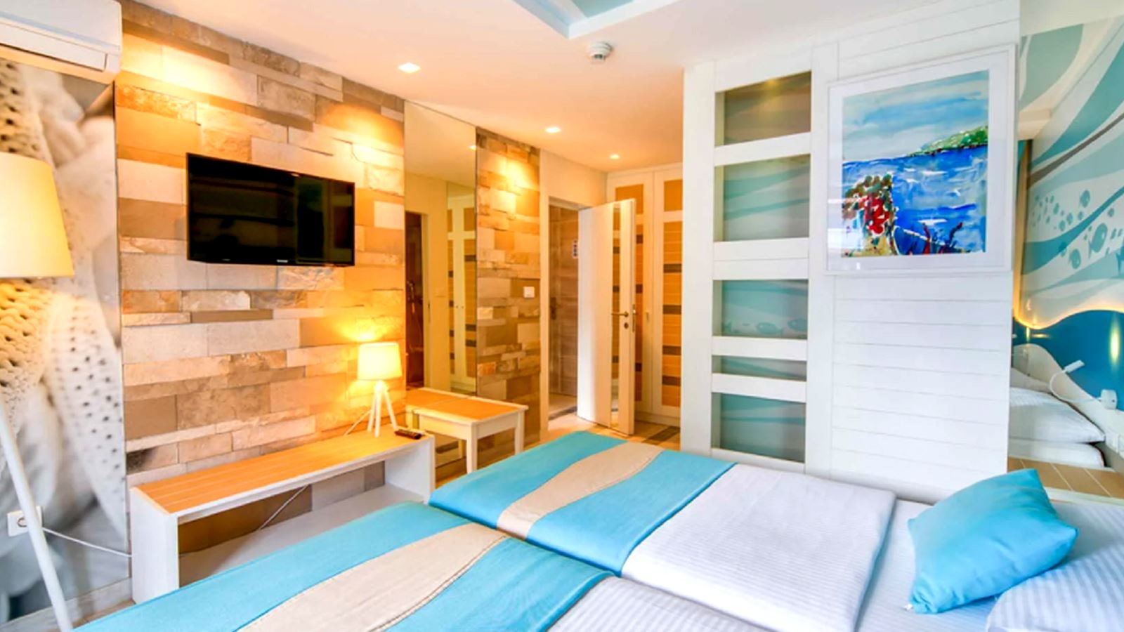 rooms-family-with-balcony